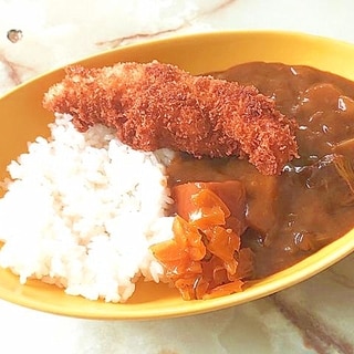 サイコロステーキ肉で！ささみカツ乗せの謎肉風カレー